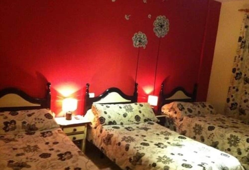 Habitación Triple Estándar, Hostal Neptuno
