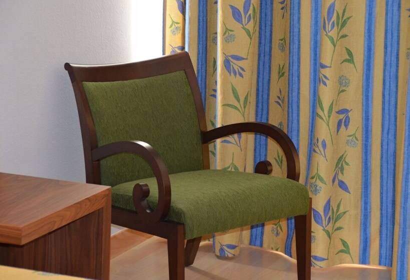 Habitación Triple Estándar, Hostal Neptuno