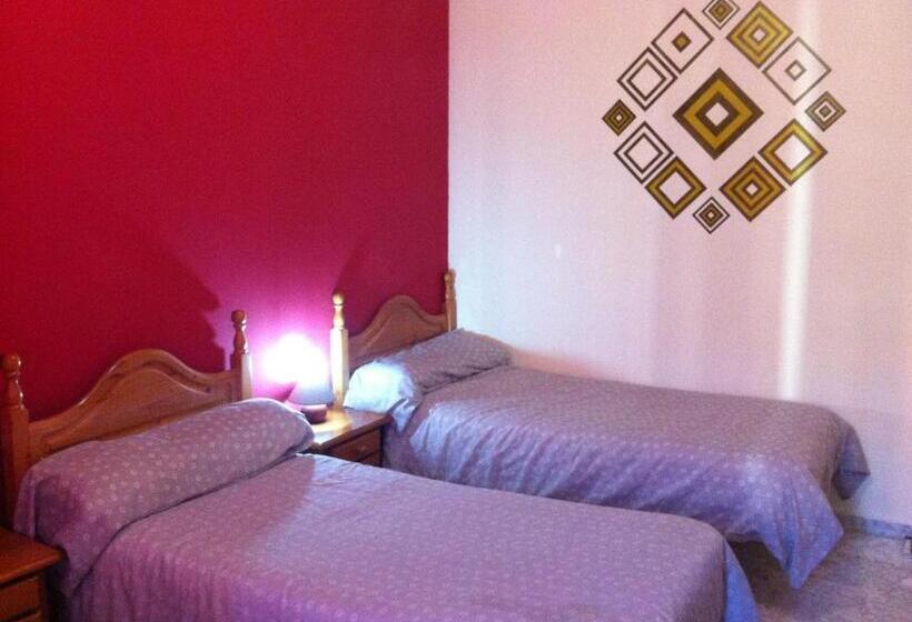 标准三人间, Hostal Neptuno