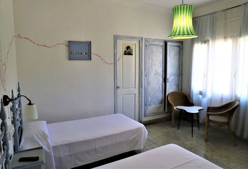スタンダードルーム, Hostal Montsoliu