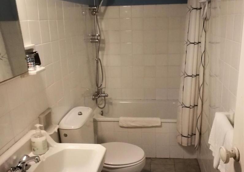 スタンダード４人部屋, Hostal Montsoliu