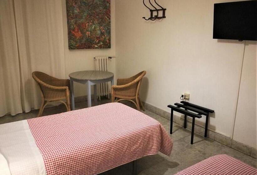 スタンダード４人部屋, Hostal Montsoliu