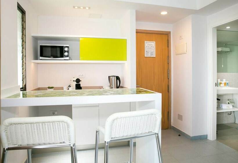 Полулюкс, Livvo Anamar Suites