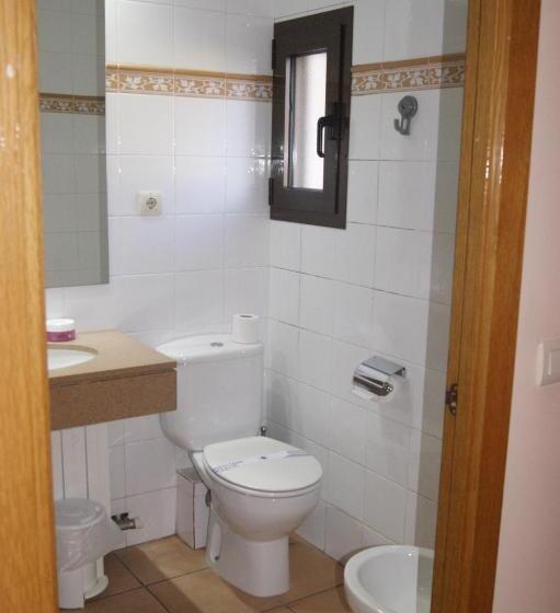 Четырехместный Номер Классик, Hostal Cal Batista