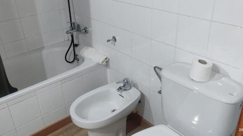 Апартаменты 1 Спальня, Hostal Cal Batista