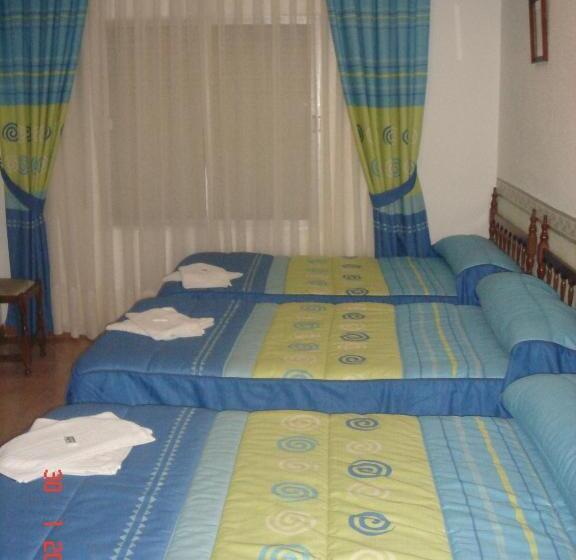 Номер Стандарт Трехместный, Hostal La Paz