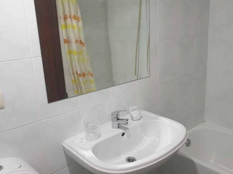 Quarto Triplo Estandar, Hostal Algodón