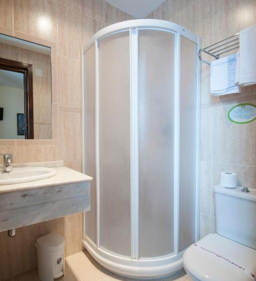 Номер Стандарт Трехместный, Hostal Ayestaran Ii