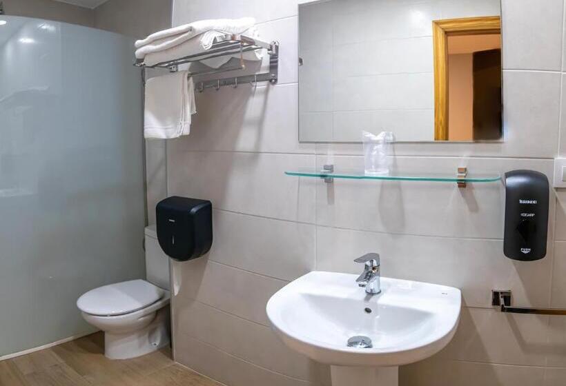 Номер Стандарт Трехместный, L'oncle Pere Habitacions