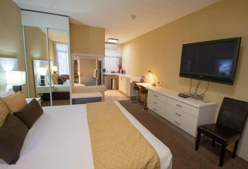 Deluxe Suite King Bed, Elkira Court Motel