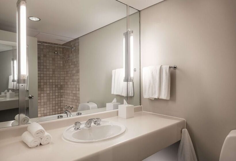 스탠다드 룸 더블 침대 2개, Hilton Adelaide