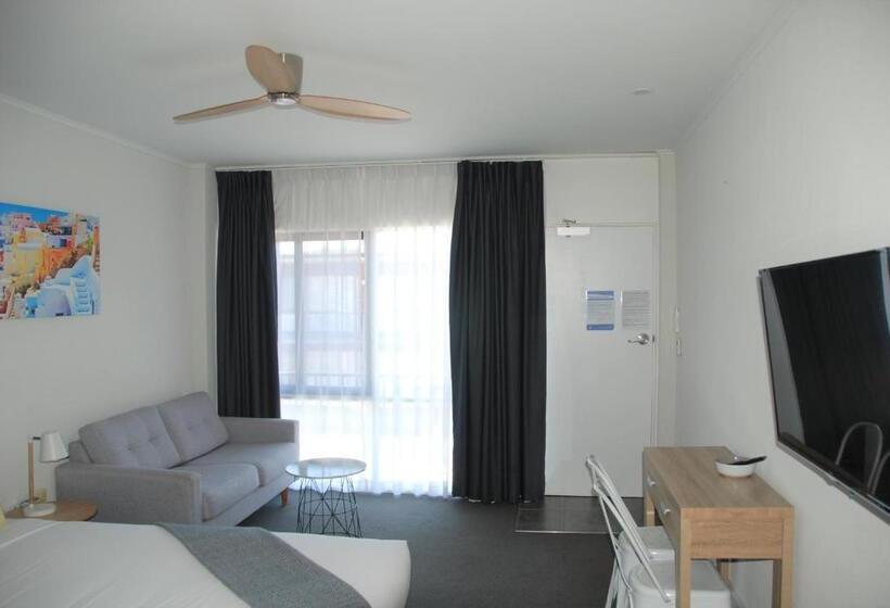 Quarto Deluxe Cama King, Commodore Motor Inn