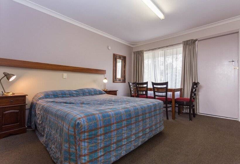 דירת שני חדרים, Sleepwell Motel
