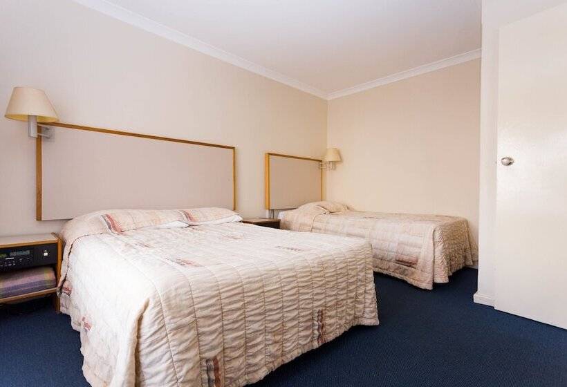 דירת שלושה חדרים, Sleepwell Motel