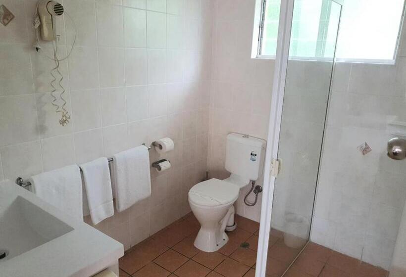Семейный Номер Базовый, Mcnevins Maryborough Motel