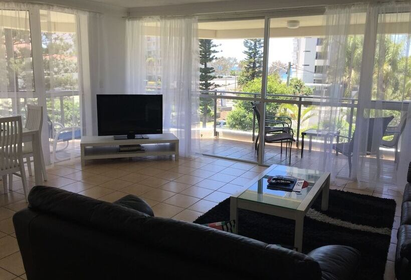 Апартаменты 2 спальни Вид на Бассейн, Baronnet Apartments