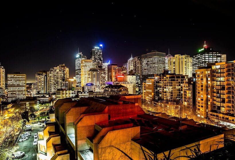 발코니가 있는 프리미엄 룸, Cambridge Hotel Sydney