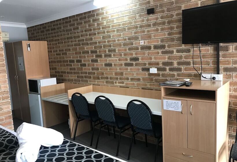 패밀리 룸, Jumbuck Motor Inn