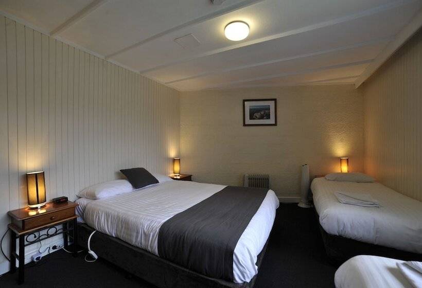 패밀리 룸, Silver Hills Motel