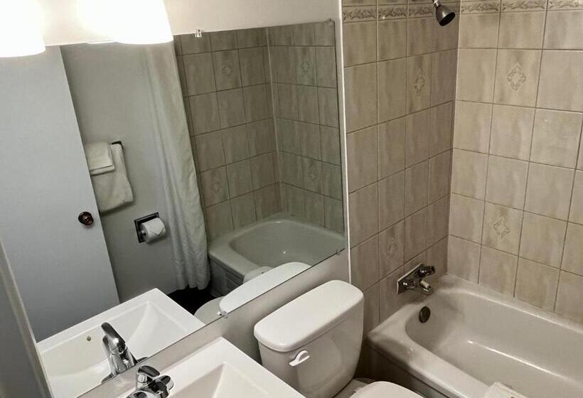 سوییت لوکس, Anavada Inn & Suites  Prince George