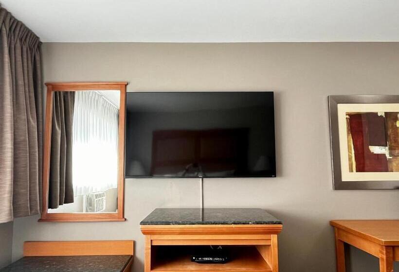 Deluxe Suite King Bed, Anavada Inn & Suites  Prince George