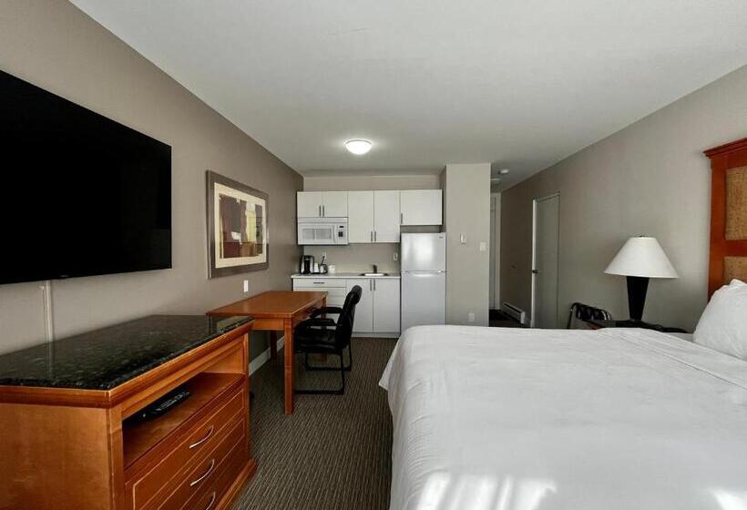 Deluxe Suite King Bed, Anavada Inn & Suites  Prince George