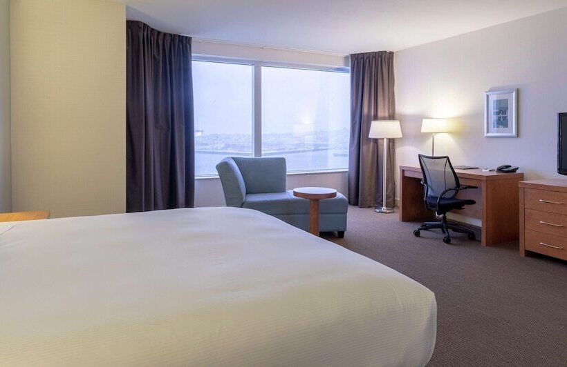 景色の見えるダブルベッドスタンダードルーム, Hilton Saint John