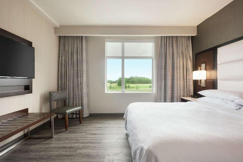 キングサイズベッドのスタンダードルーム, Hilton Saint John