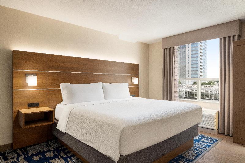 이그제큐티브 룸 킹사이즈 침대, Holiday Inn Express Vancouvermetrotown