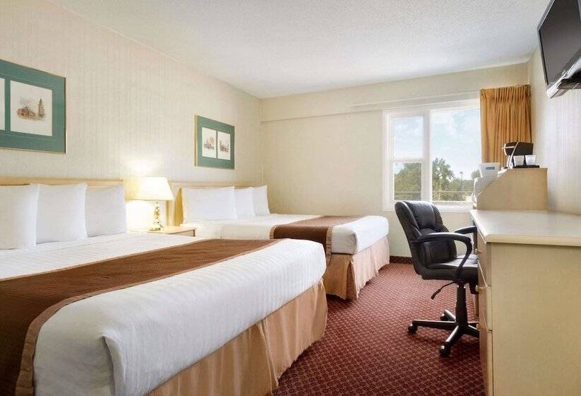 Люкс, Travelodge By Wyndham Lethbridge