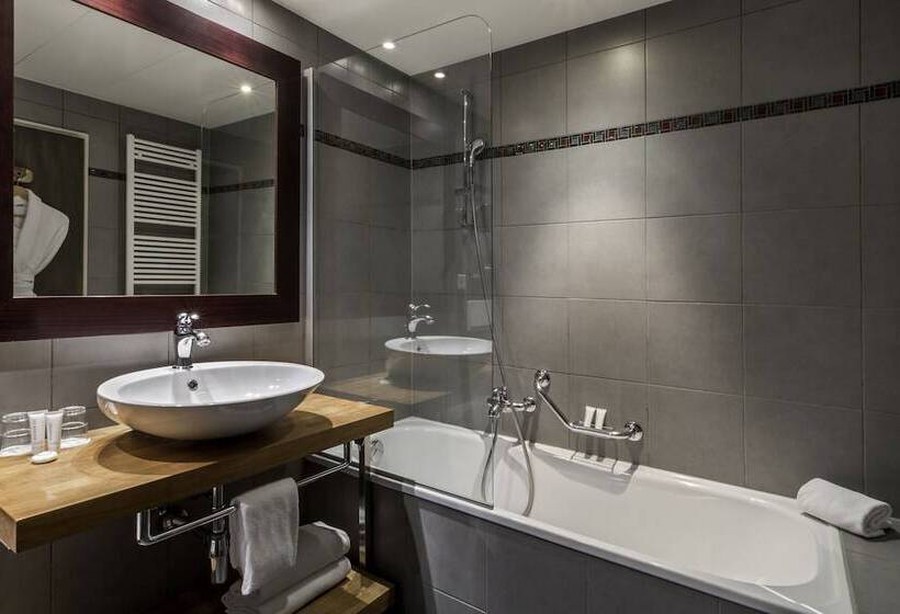 Executive Triple, Edelweiss Manotel