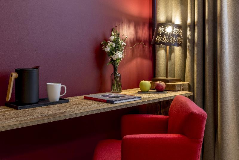 Standard Room, Edelweiss Manotel