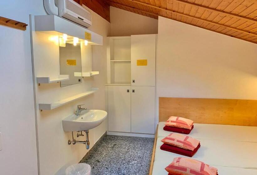 Llit en Habitació Compartida amb Bany Compartit, &hostel Montarina