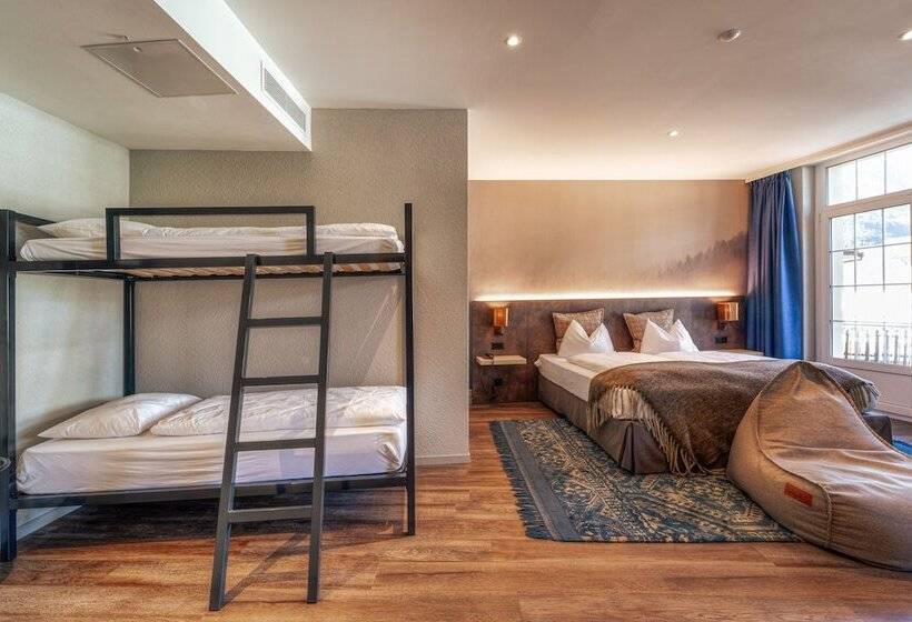 Семейный Номер, The Hey Hotel