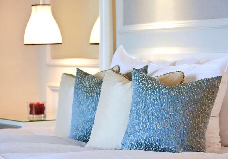 Классический Номер, Fairmont Le Montreux Palace
