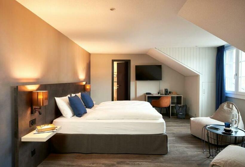 Standardrum, The Hey Hotel