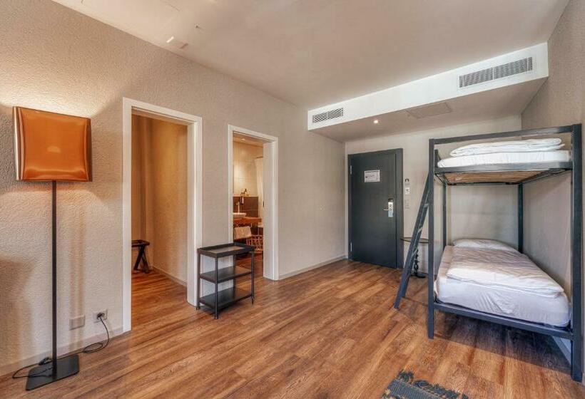 Семейный Номер, The Hey Hotel