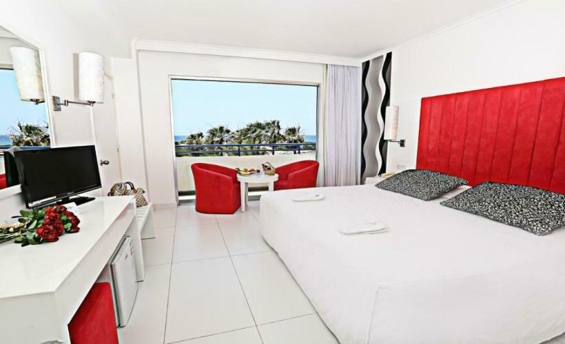 اتاق اساندارد با چشم‌انداز جانبی به دریا, Dome Beach Marina Hotel & Resort