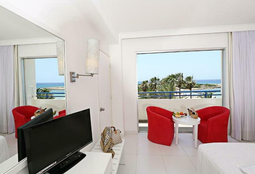 اتاق اساندارد با چشم‌انداز جانبی به دریا, Dome Beach Marina Hotel & Resort