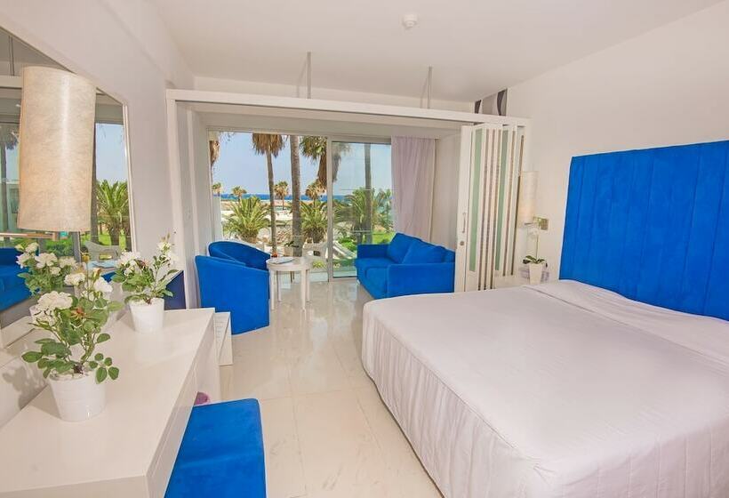 اتاق خانوادگی با چشم‌انداز دریا, Dome Beach Marina Hotel & Resort