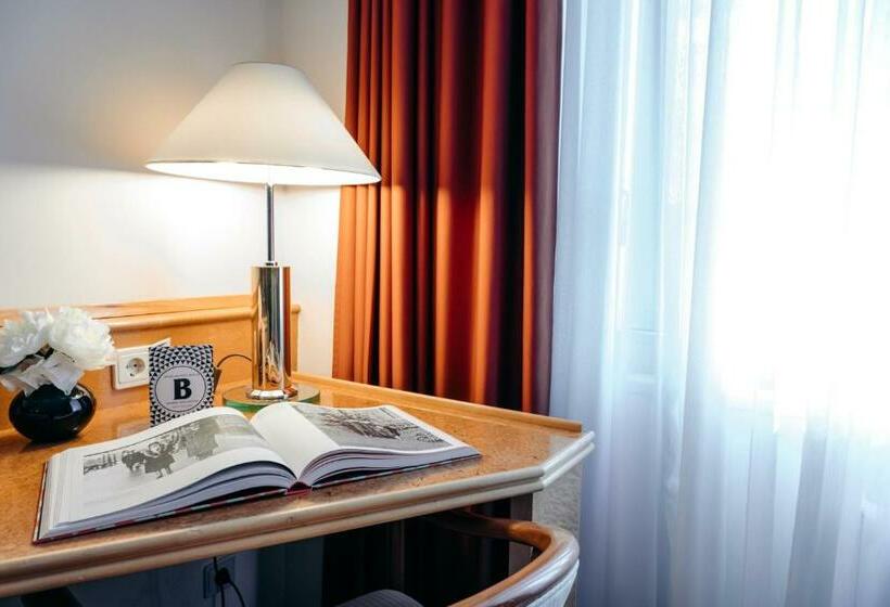 Economy Zimmer, Bristol Berlin
