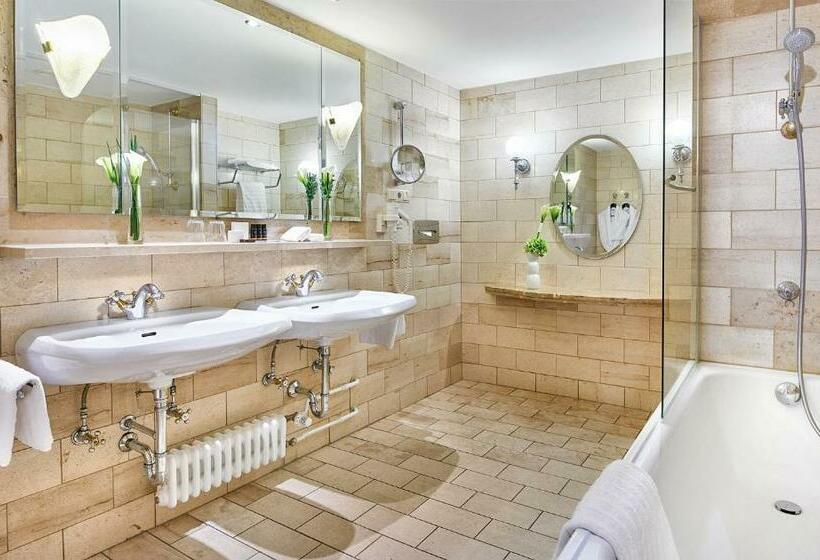Familienzimmer, Bristol Berlin