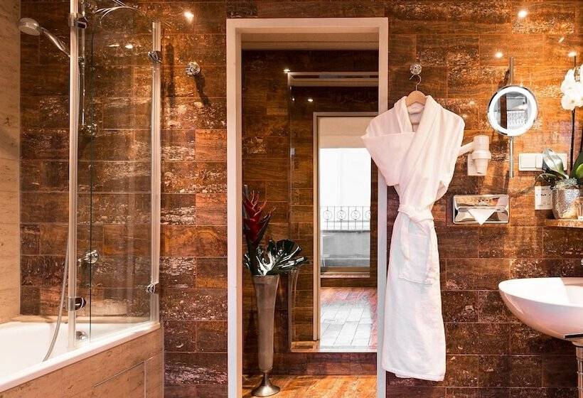 Suite, Bristol Berlin