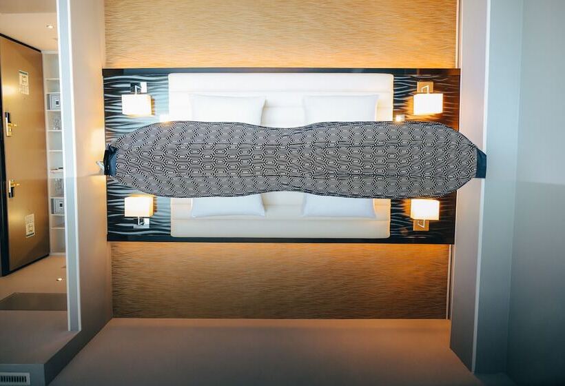 Club Suite, Palace Berlin