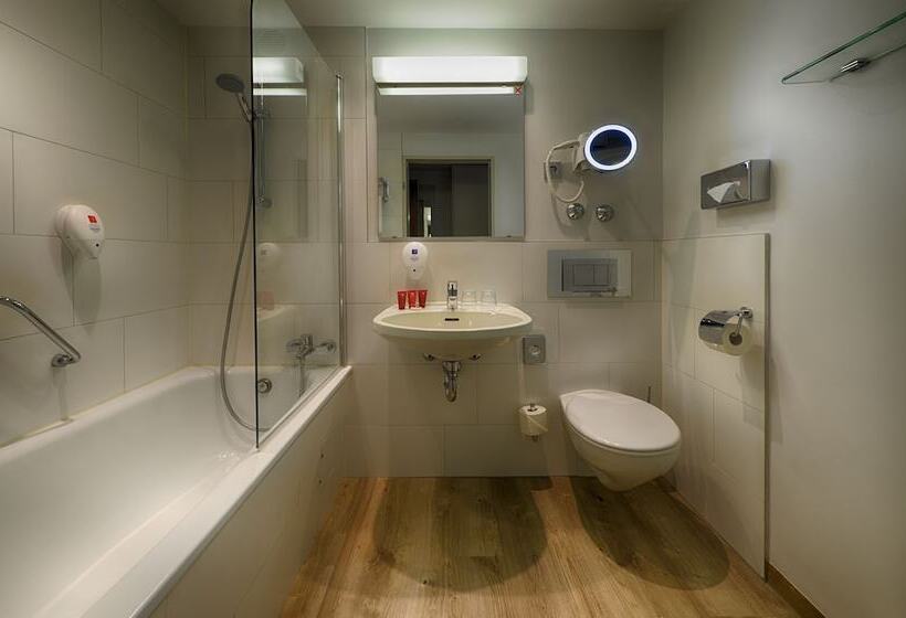 Номер Комфорт, Leonardo Hotel Köln