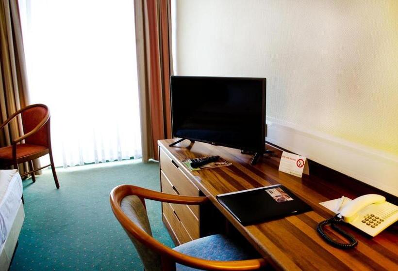 Pokój Standard, Wyndham Garden Kassel