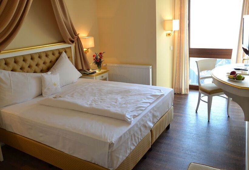 اتاق استاندارد یک نفره, Burghotel Staufenberg