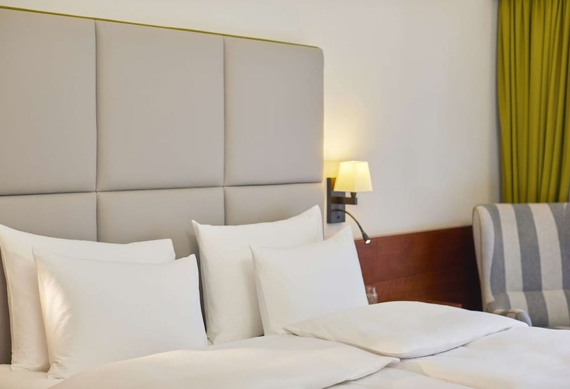 جناح جونيور, Hilton Frankfurt Gravenbruch