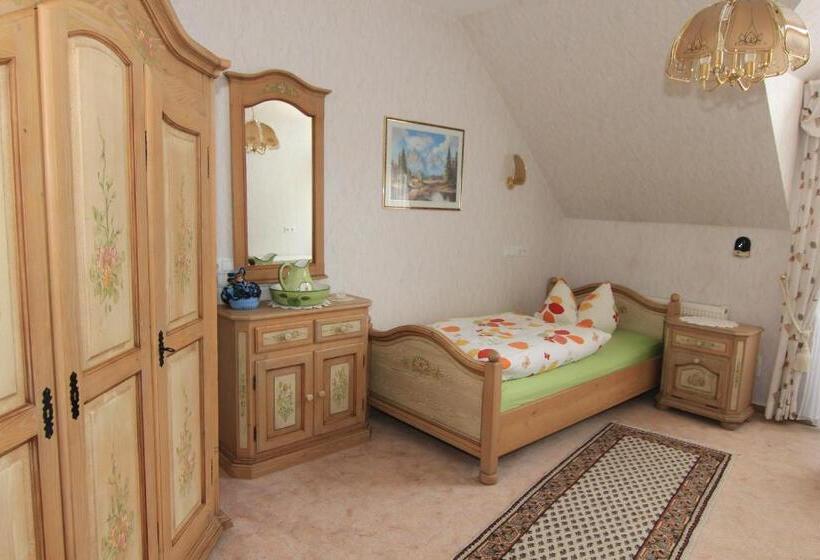Quarto Estandar Individual, Restaurant Berghof