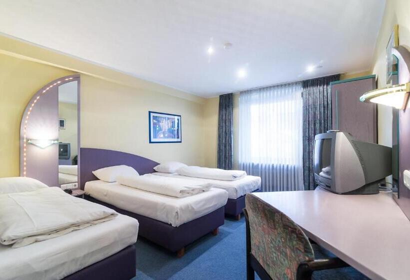 اتاق استاندارد چهار تخته, Tagungshotel Höchster Hof